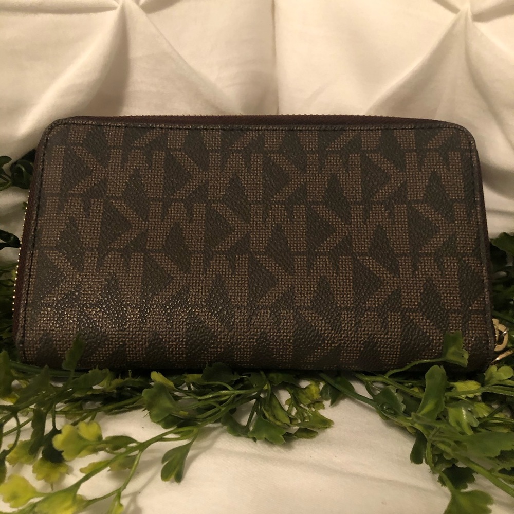 Michael Kors wallet - Picture 2 of 3